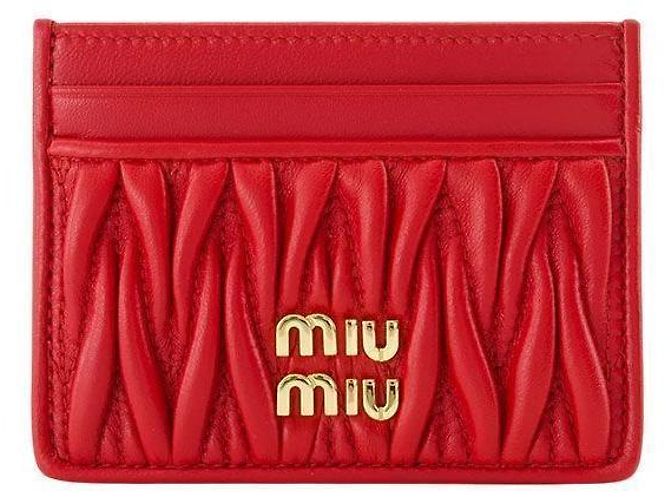 Miu Miu Tarjetero de piel Nappa Matelassé Red AFPP Roja