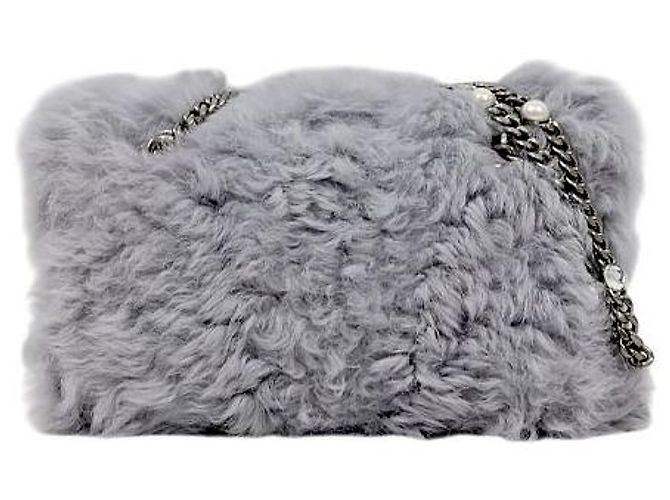 Miu Miu Bolsa de ombro com corrente em pele Montone cinza Marrom