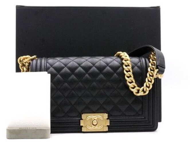 Le Boy Chanel Bolsa de Ombro Boy Caviar Medium Flap com Corrente Dourada Preto