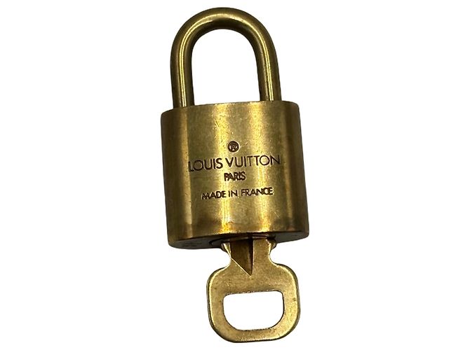 Louis Vuitton Cadeado e Chave Logo Metal medium Dourado