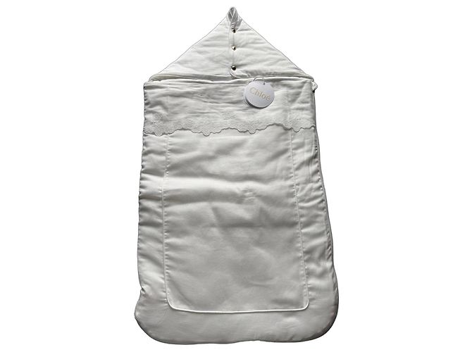 Saco de dormir Chloé en algodón blanco con bordados