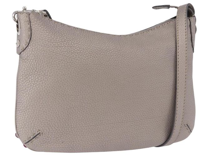 Bolsa de Ombro FENDI Celeria em Couro Silver Auth 195754V Prata