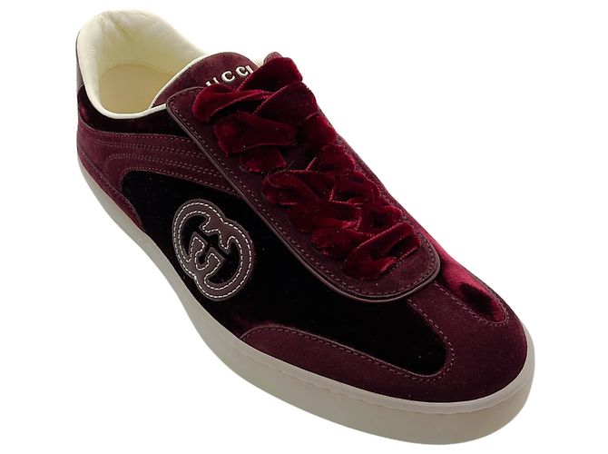 Gucci G75 Sneaker aus bordeauxrotem Samt / Wildleder