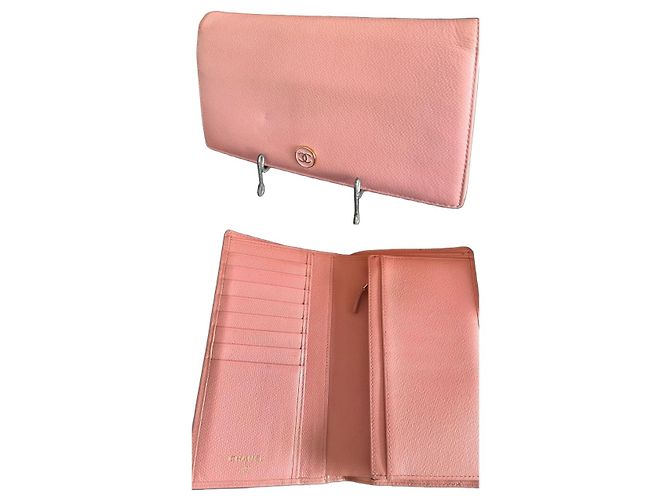 Monedero largo Chanel rosa de cuero Caviar