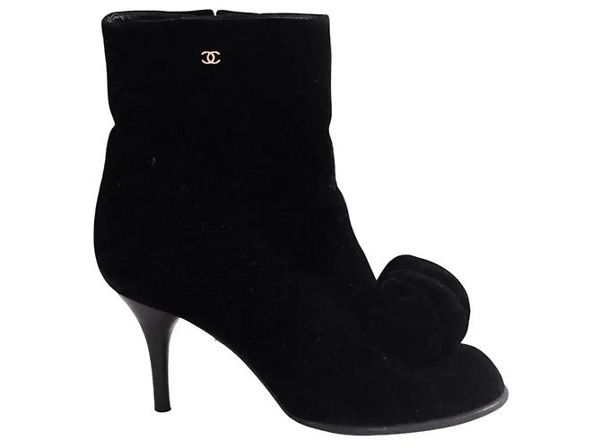 Botas Chanel de terciopelo negro