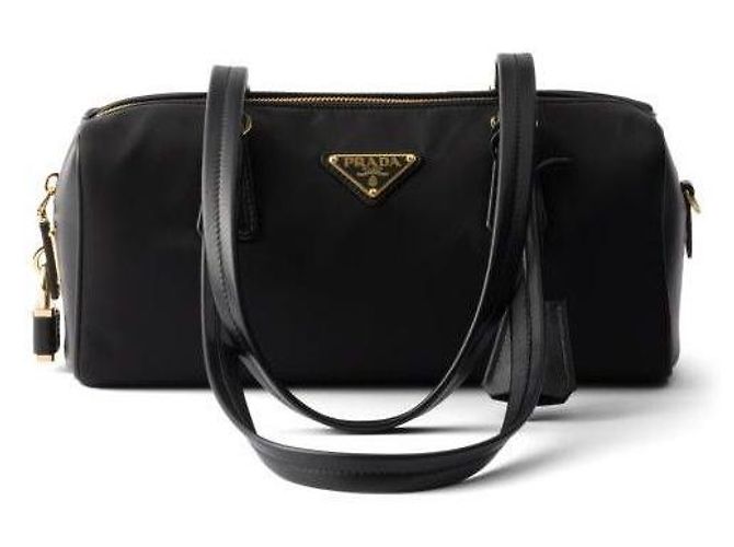 Prada Borsa Medium in Nylon e Pelle con Lucchetto Nero