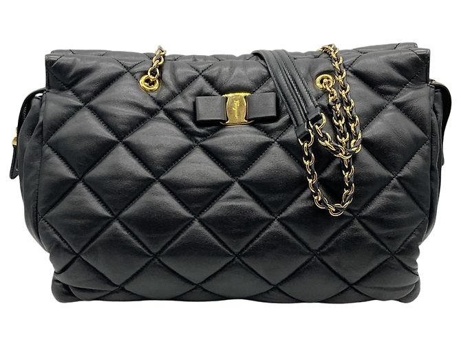 Bolsa de ombro acolchoada em couro preto Salvatore Ferragamo com laço