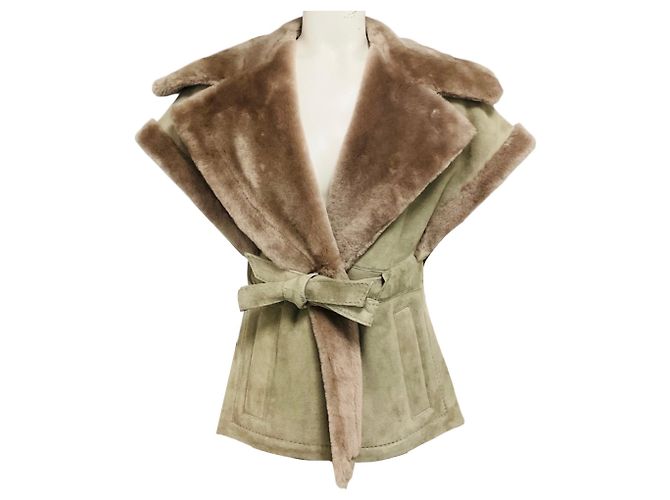 Autre Marque Chaleco Fleurette Taupe de gamuza y piel de oveja con cinturón Castaño
