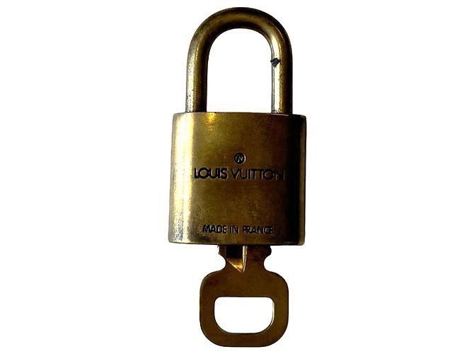 Louis Vuitton Padlock and Key Logo Metal medium Dorado