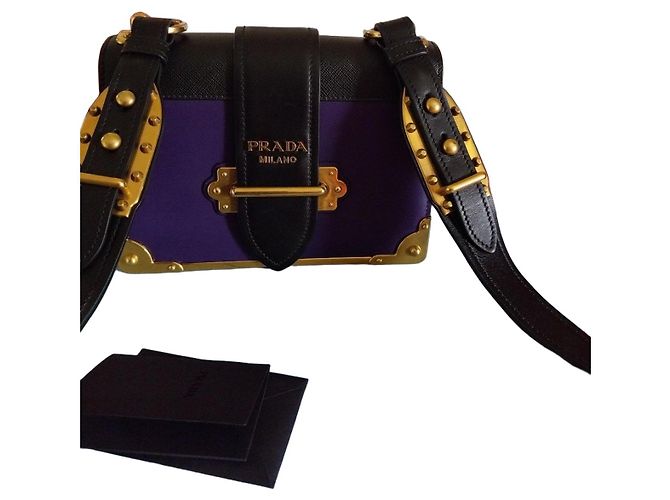 Borsa a tracolla Prada Cahier in pelle Saffiano Viola + Nero Porpora
