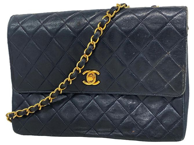 Bolsa de Ombro Chanel Mini Matelassé com Corrente Preto
