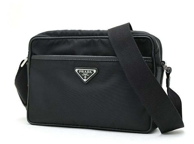 Prada Schultertasche aus Nylon und Saffiano-Leder Schwarz