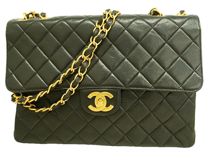 Borsa a tracolla Chanel in pelle d'agnello nera Nero