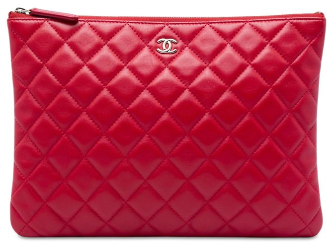 Clutch Chanel Red Medium Quilted Lambskin O Case Roja