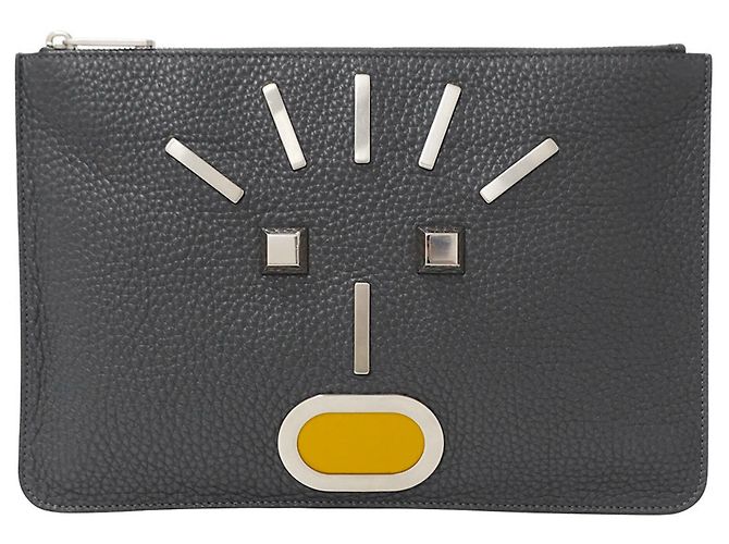 Fendi Clutch aus Leder in Anthrazitgrau