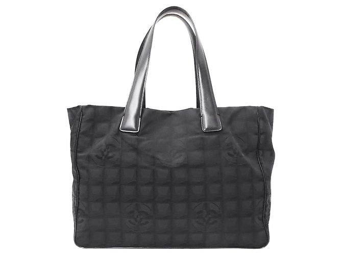 Timeless Borsa a mano Chanel in nylon nero