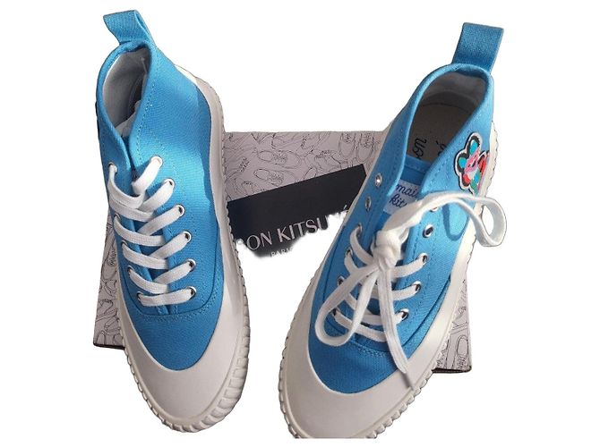Autre Marque Maison Kitsuné Blaue Low-Top-Sneaker aus Canvas mit Fuchs-Patch Weiß