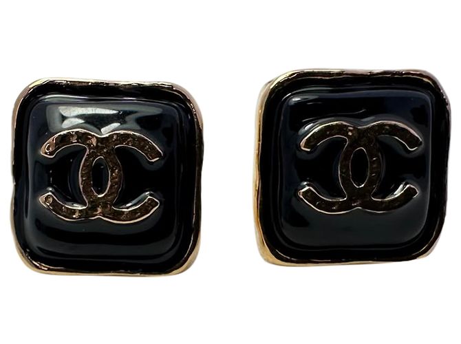 Timeless Pendientes de botón Chanel CC en resina negra Negro