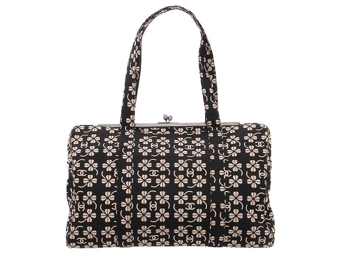 Chanel Sac pochette noir et blanc Black
