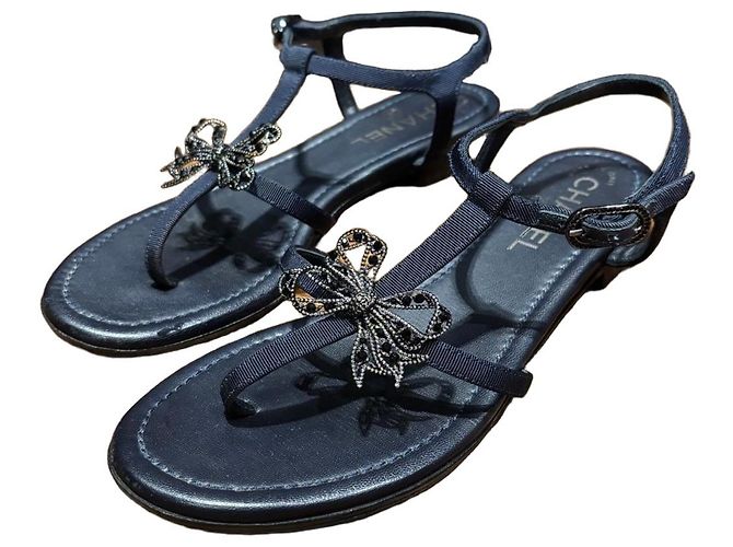 Sandali T-Strap Chanel blu navy con fiocco decorato Blu scuro