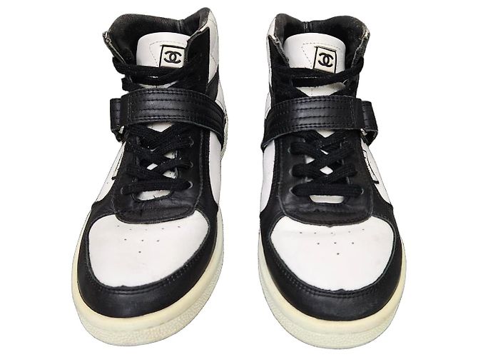 Sneakers alte Chanel in pelle bianca e nera Nero Bianco