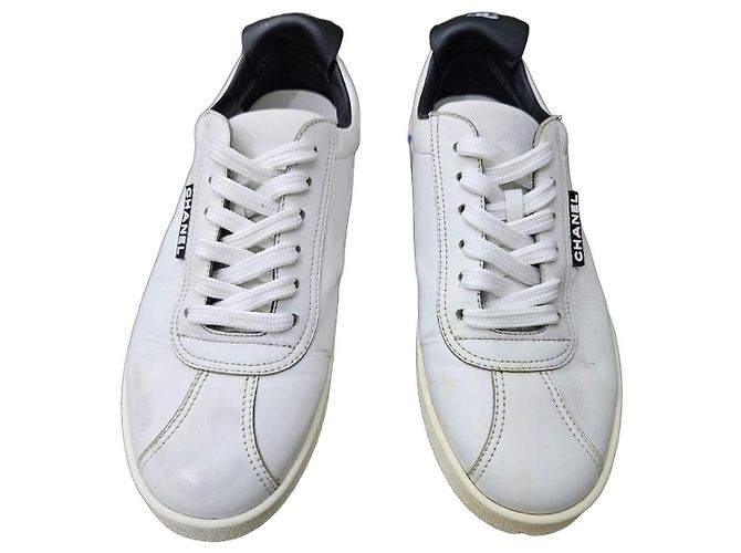 Baskets Chanel en cuir blanc