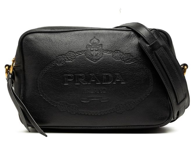 Bolsa de ombro em couro preto com placa de logo Triangle Prada