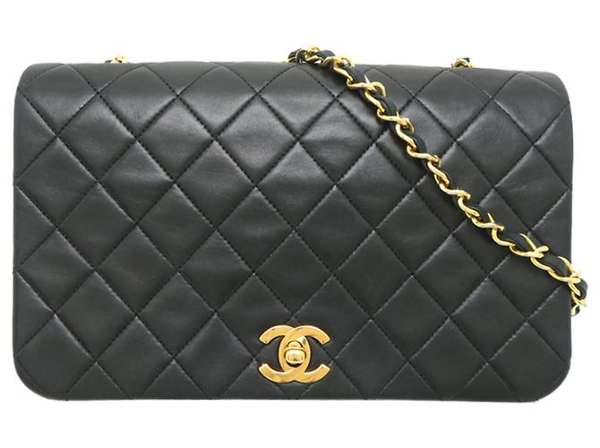 Bolsa de Ombro Chanel Matelassé 23 com Corrente Preto