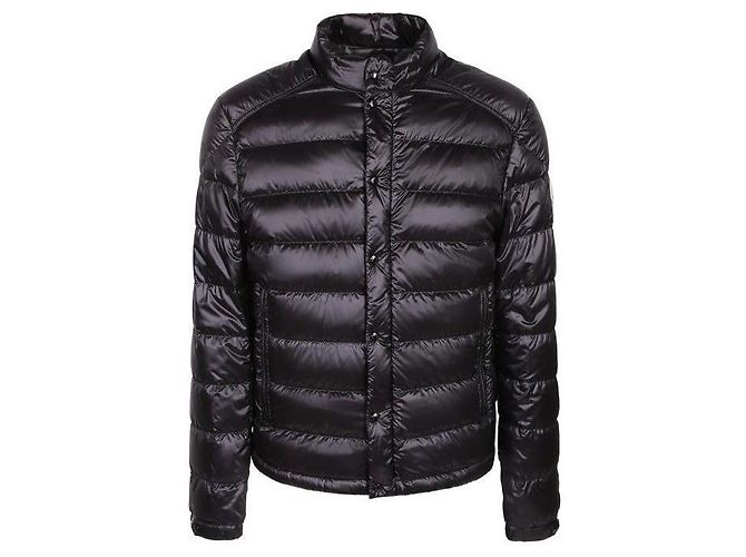 Moncler Selves Short Down Jacket Black 