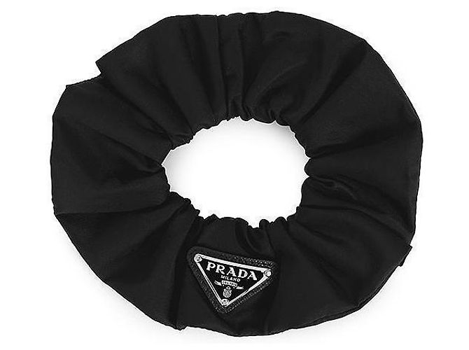 Prada Scrunchie con Logo in Re-Nylon Nero 