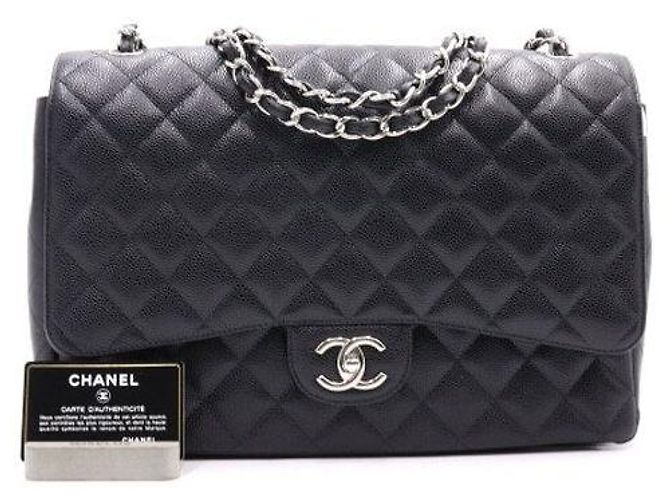Chanel Borsa a tracolla con patta e catena argentata Nero