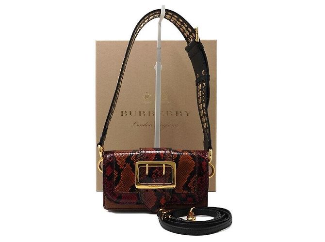 Burberry Bolsa de ombro e crossbody feminina Madison em python com fivela dourada