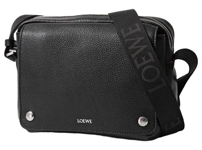 Loewe Bolsa Messenger Medium Pebble em couro de bezerro grão flexível Preto
