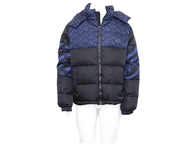 Versace Casaco acolchoado com capuz para homem em penugem de ganso com estampado Greca Azul