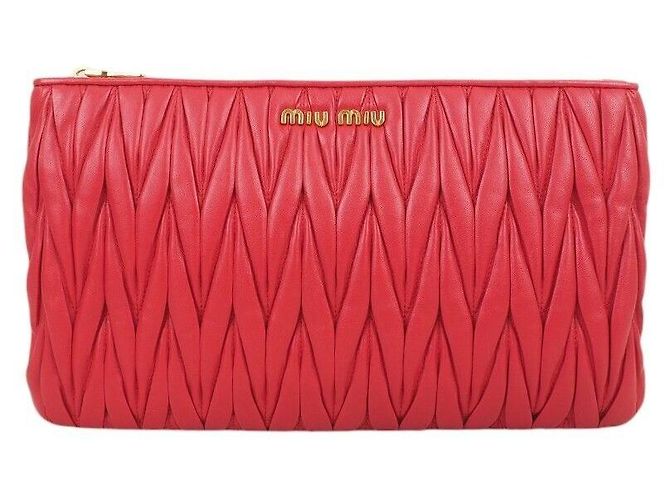 Miu Miu Matelassé Clutch Rot