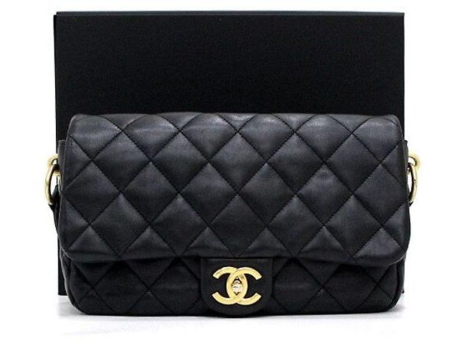 Chanel Borsa a tracolla e borsa a spalla con patta CC in pelle nera e tono oro Season Nero