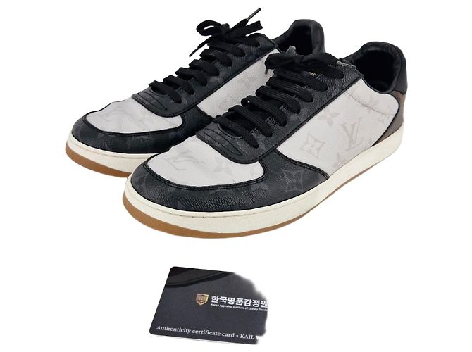 Louis Vuitton Rivoli Monogram Sneaker Silber