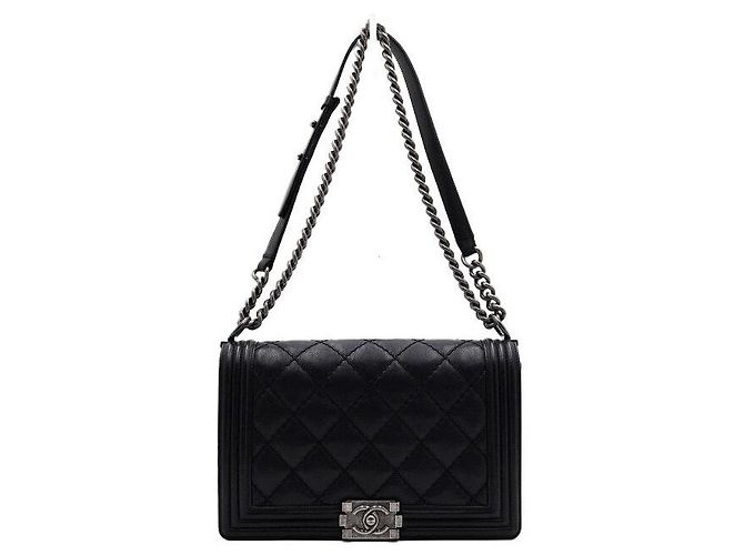 Chanel Bolsa de ombro e transversal com aba e corrente prateada Preto