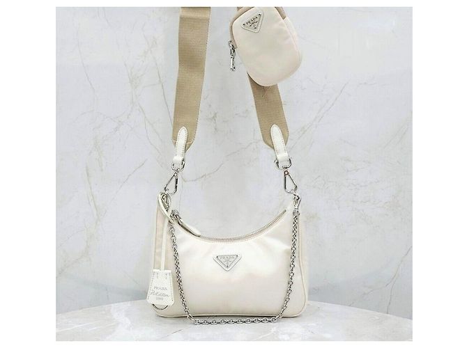 Prada Borsa a tracolla Re-Edition in Re-Nylon bianca Argento