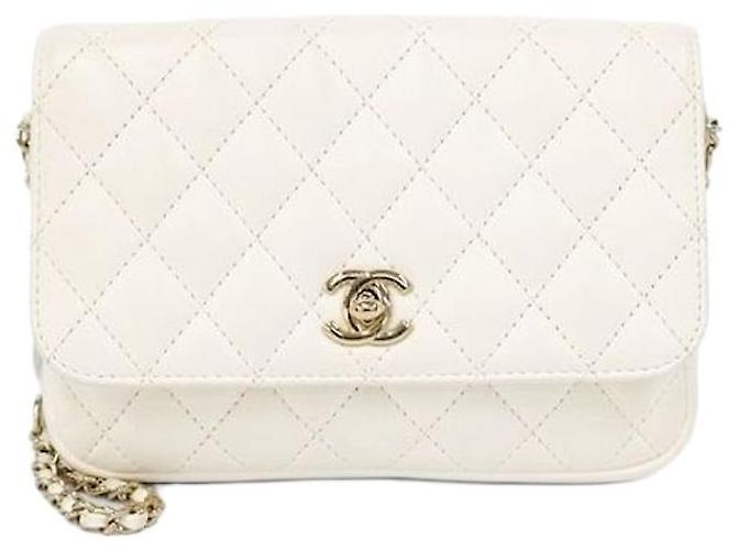 Chanel Borsa a tracolla bianca con patta e catena Bianco
