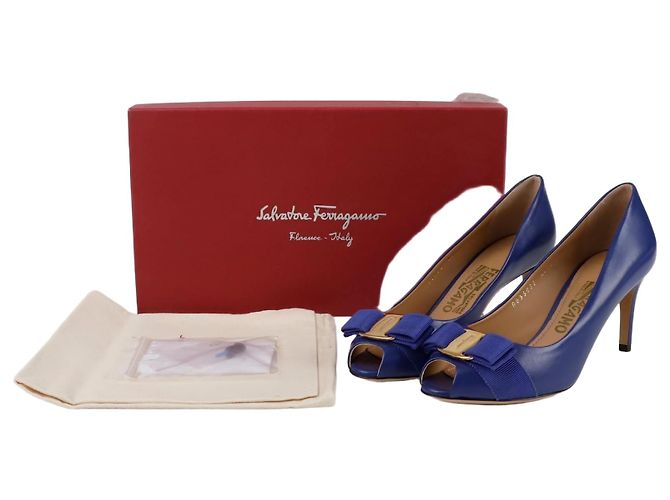 Salvatore Ferragamo Gancini Pumps Size Red