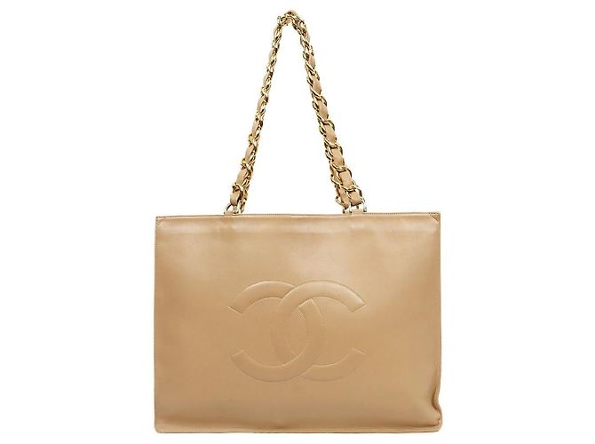 Chanel Borsa a tracolla beige con grande catena CC Marrone