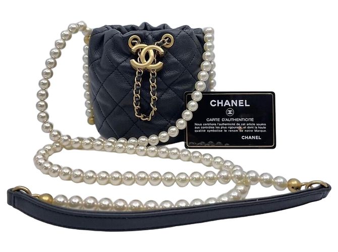 Chanel Mini borsa a sacchetto con perle e tracolla Bianco