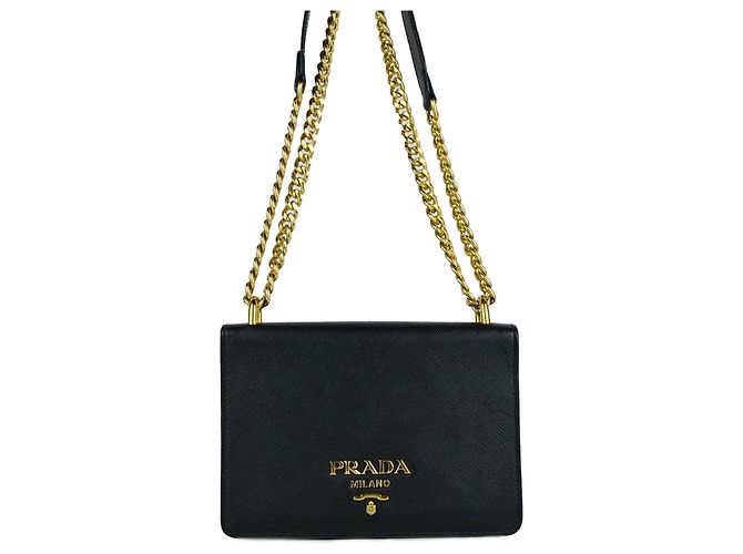 Prada Bolsa de Ombro Crossbody com Aba em Saffiano Preto