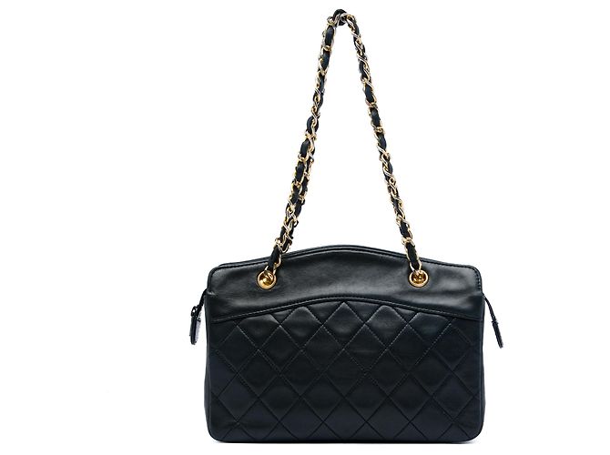 Bolsa de mão com zíper Chanel em pele de cordeiro acolchoada preta CC Preto