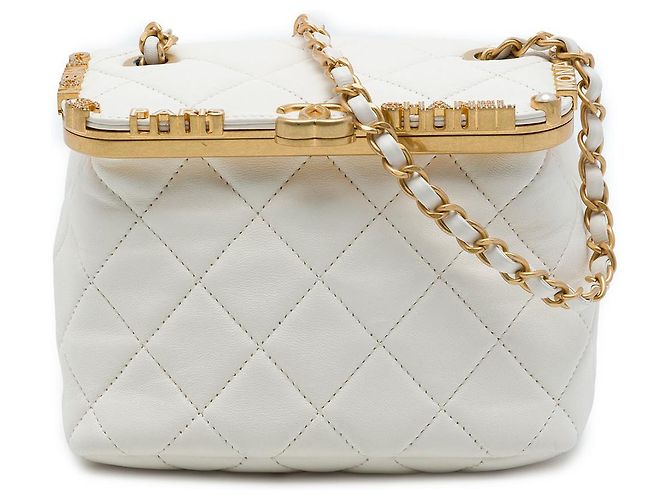 Bolsa Vanity Chanel Mini em pele de cordeiro acolchoada branca Paris Monaco com fecho kiss lock Branco
