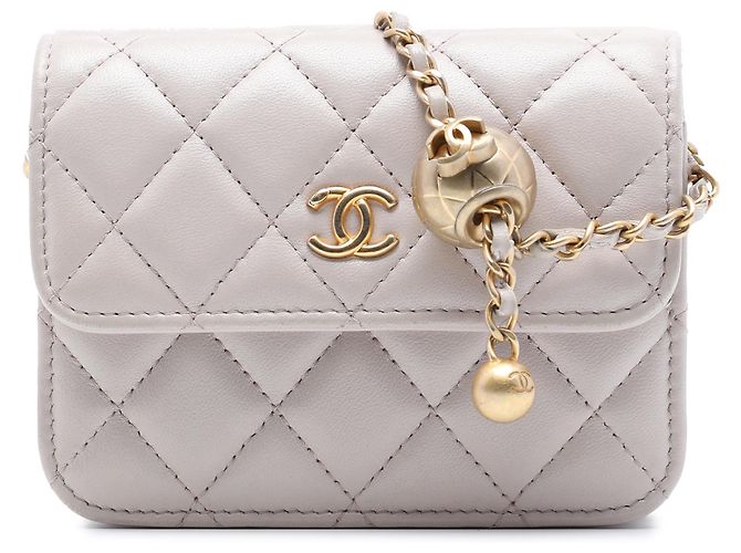 Clutch Chanel Mini Pearl Crush em pele de cordeiro acolchoada castanha com corrente Marrom Bege