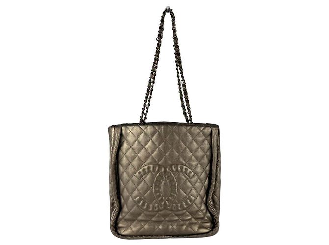 Timeless Bolsa de Ombro Chanel em Couro Dourado e Cáqui Caqui Metálico