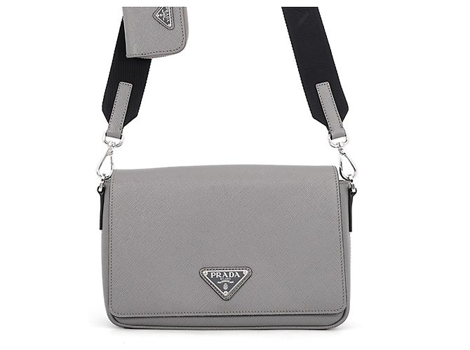 Bolsa de Ombro Prada Triangle em couro Saffiano Marrom Preto