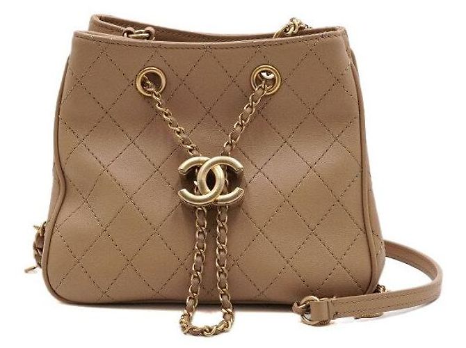 Chanel Bolsa de ombro em couro de bezerro acolchoado bege com cordão e corrente dourada Marrom